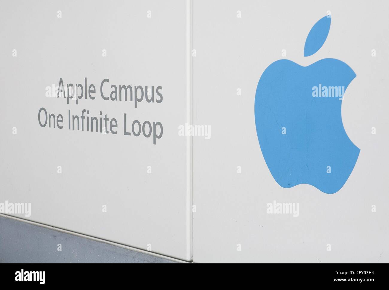 14 January 2012 - Cupertino, California - The headquarters of Apple ...