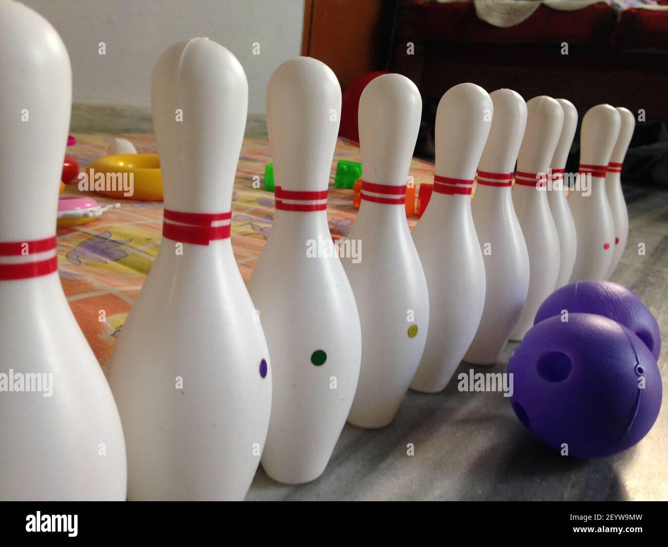 Bowling balls pins hires stock photography and images Alamy