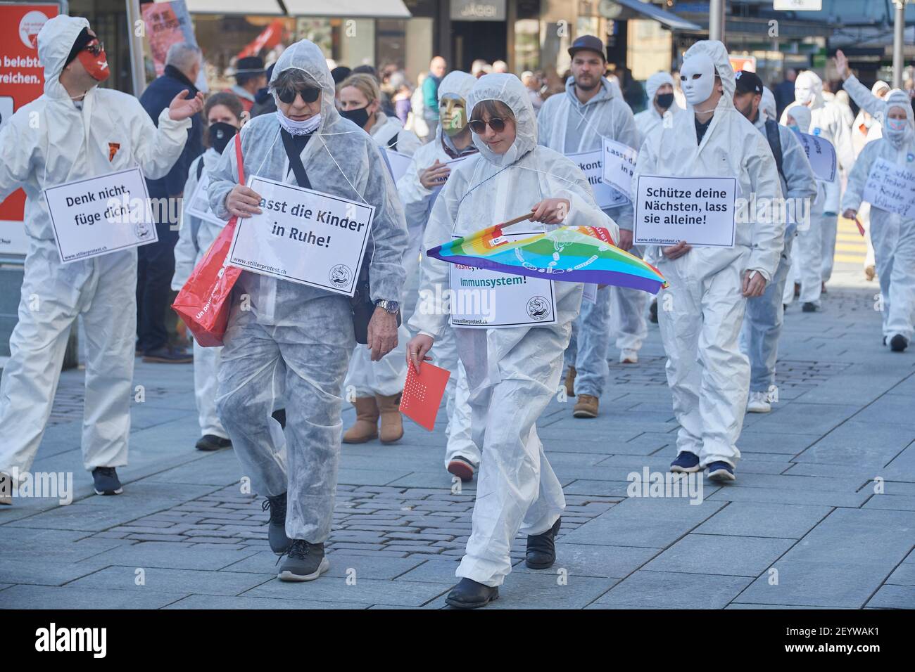 Chur, Schweiz. 6. März. Demonstrationszug während der Demonstration gegen Corona Massnahmen in Chur. Stock Photo