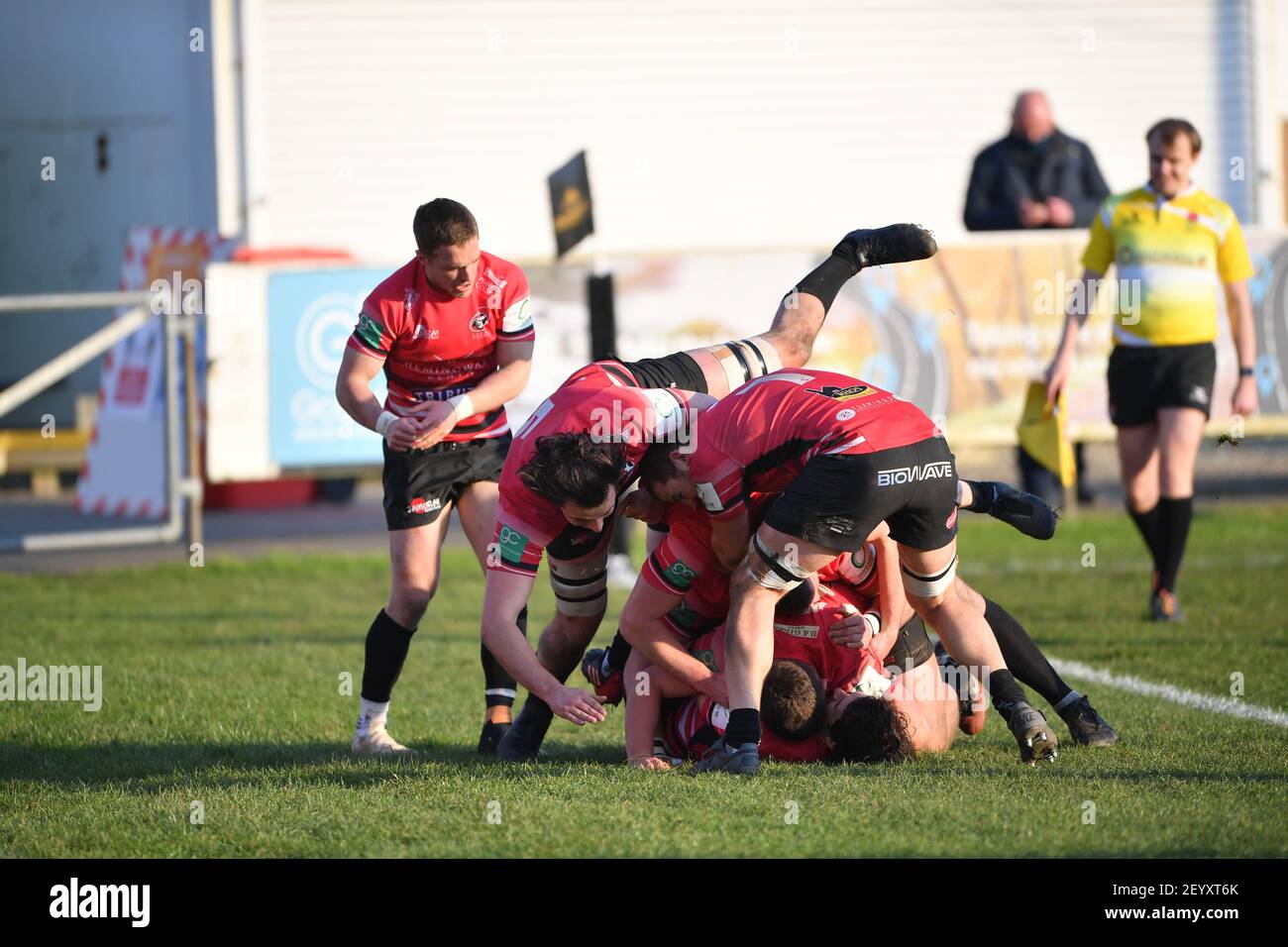 Cornish Pirates Rhodri Davies scores the winning try during the Greene King IPA Championship match at Mennaye Field, Penzance. Picture date: Saturday March 6, 2021. Stock Photo