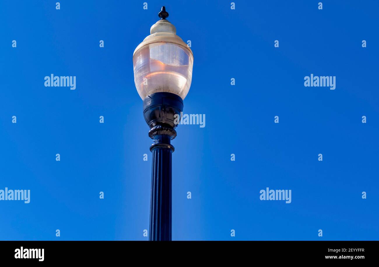 Antique street lights hi-res stock photography and images - Alamy