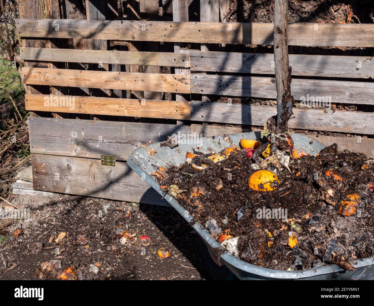 Compost box hi-res stock photography and images - Alamy