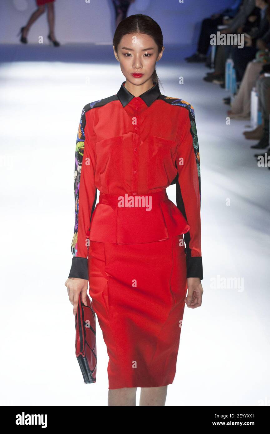 Soogs Model 24 October 2012 - SEOUL, SOUTH KOREA : South Korean model wears a ...
