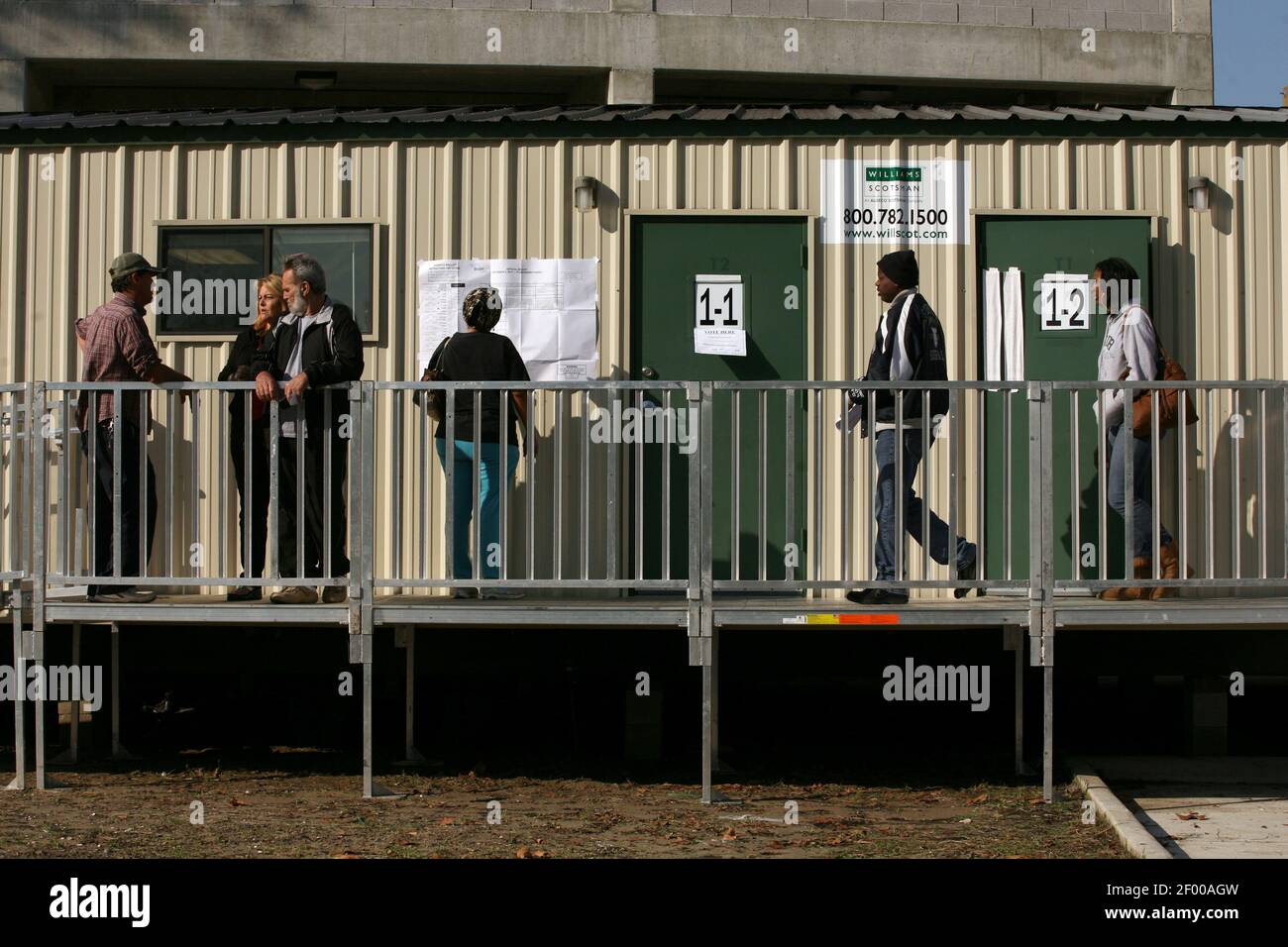 Electronic voting machine usa 2012 hires stock photography and images