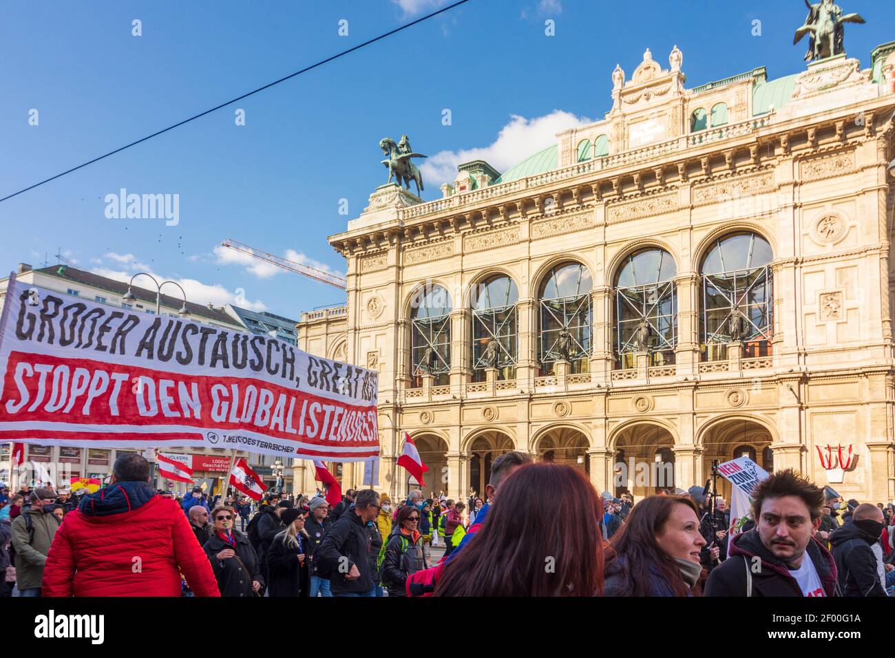 Wien, Vienna: Corona protest demonstration in front of opera Staatsoper, opponents of the corona measures march, banner 'Großer Austausch, Great Reset Stock Photo
