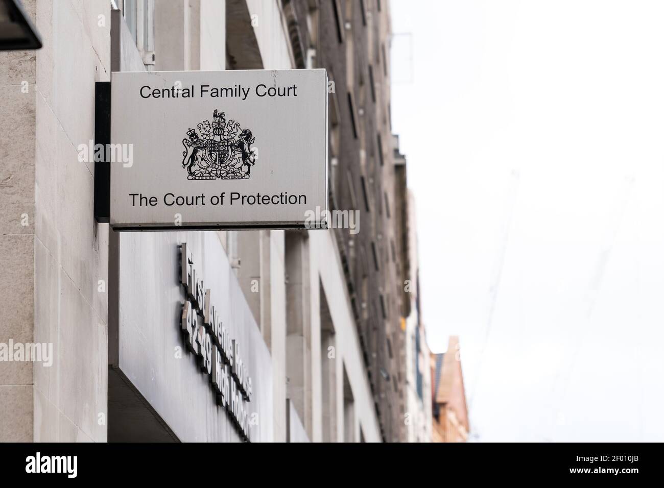 LONDON, ENGLAND - OCTOBER 23, 2020:  Close up view of the sign outside the Central Family Court, Principal Registry of the Family Division of the High Stock Photo