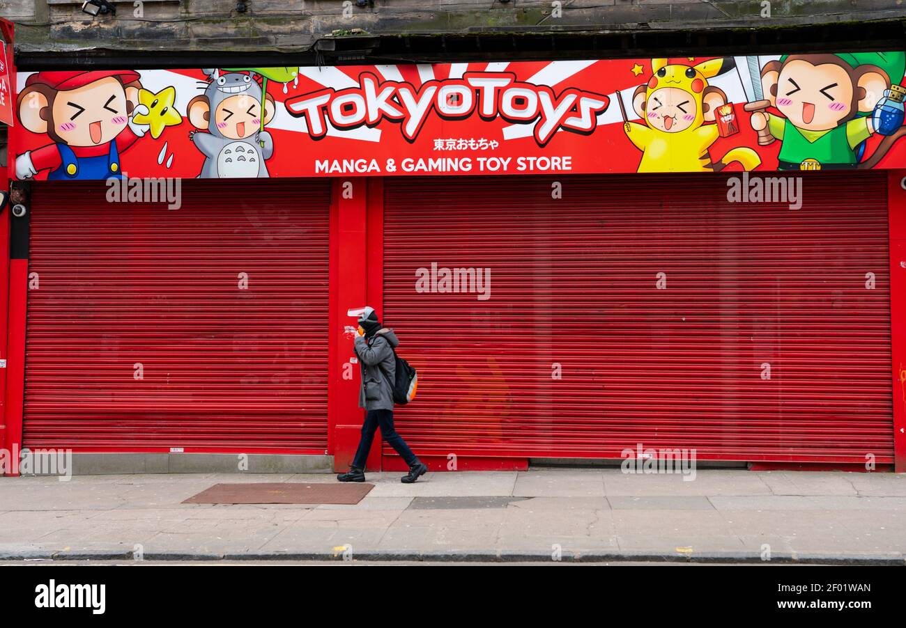 Glasgow, Scotland, UK. 6 Mar 2021. With Scotland remaining under national lockdown during the covid-19 pandemic Glasgow city centre remains a virtual ghost town with few people in the city centre and almost all shops and businesses still closed.  Pic; Normally busy Union Street is empty and most shops are closed and shuttered. Iain Masterton/Alamy Live News Stock Photo