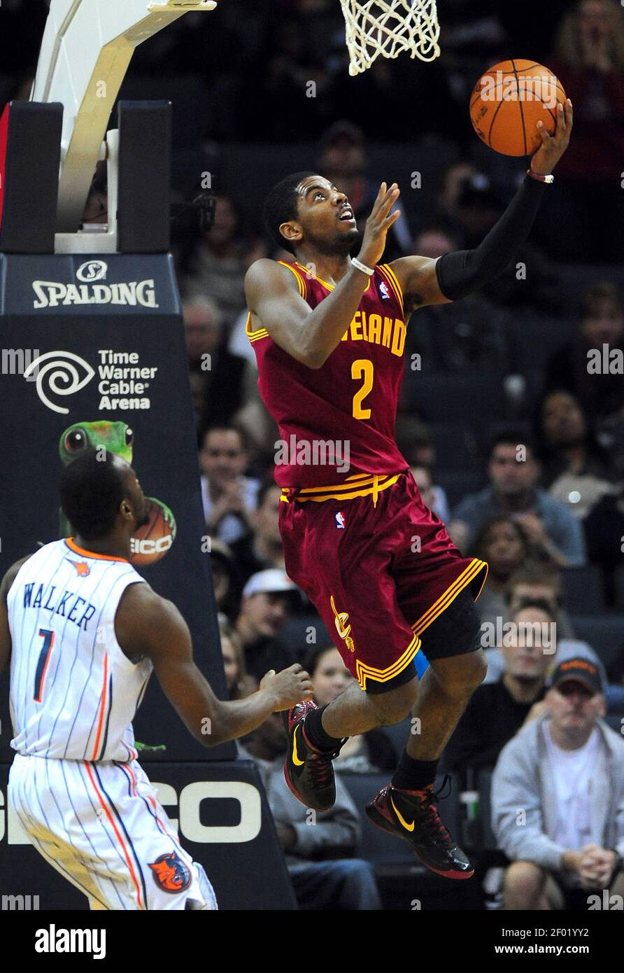 Cleveland Cavaliers Kyrie Irving (2) drives to the basket