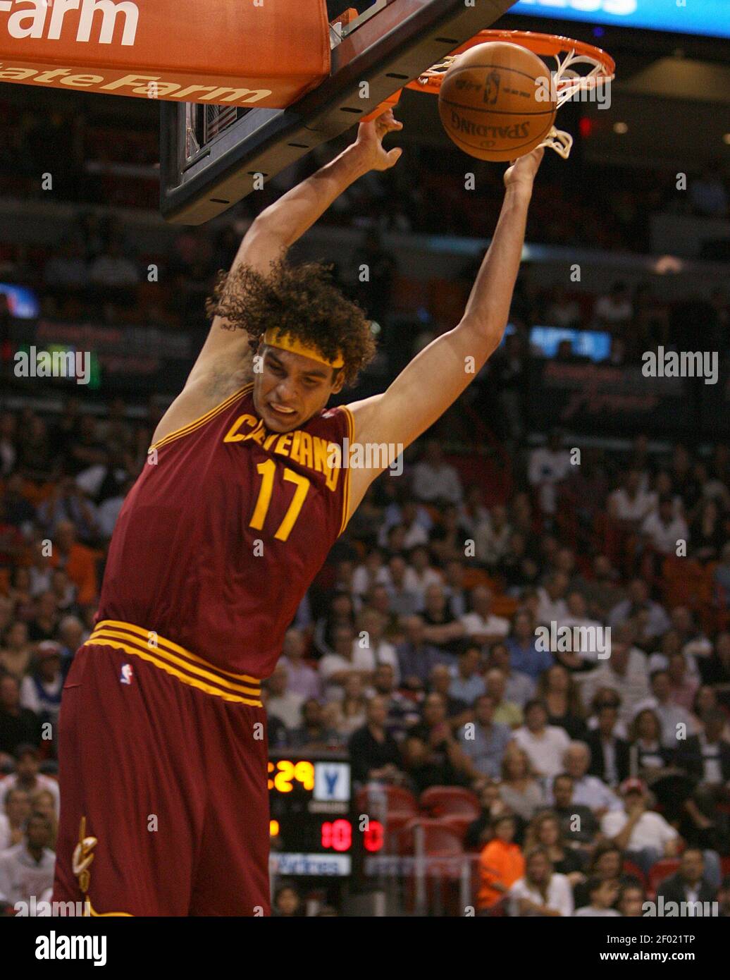 Cleveland Cavaliers Anderson Varejao dunks against the Washington Wizards  during the first quarter at the Verizon Center in Washington on March 13,  2008 (UPI Photo/Alexis C. Glenn Stock Photo - Alamy