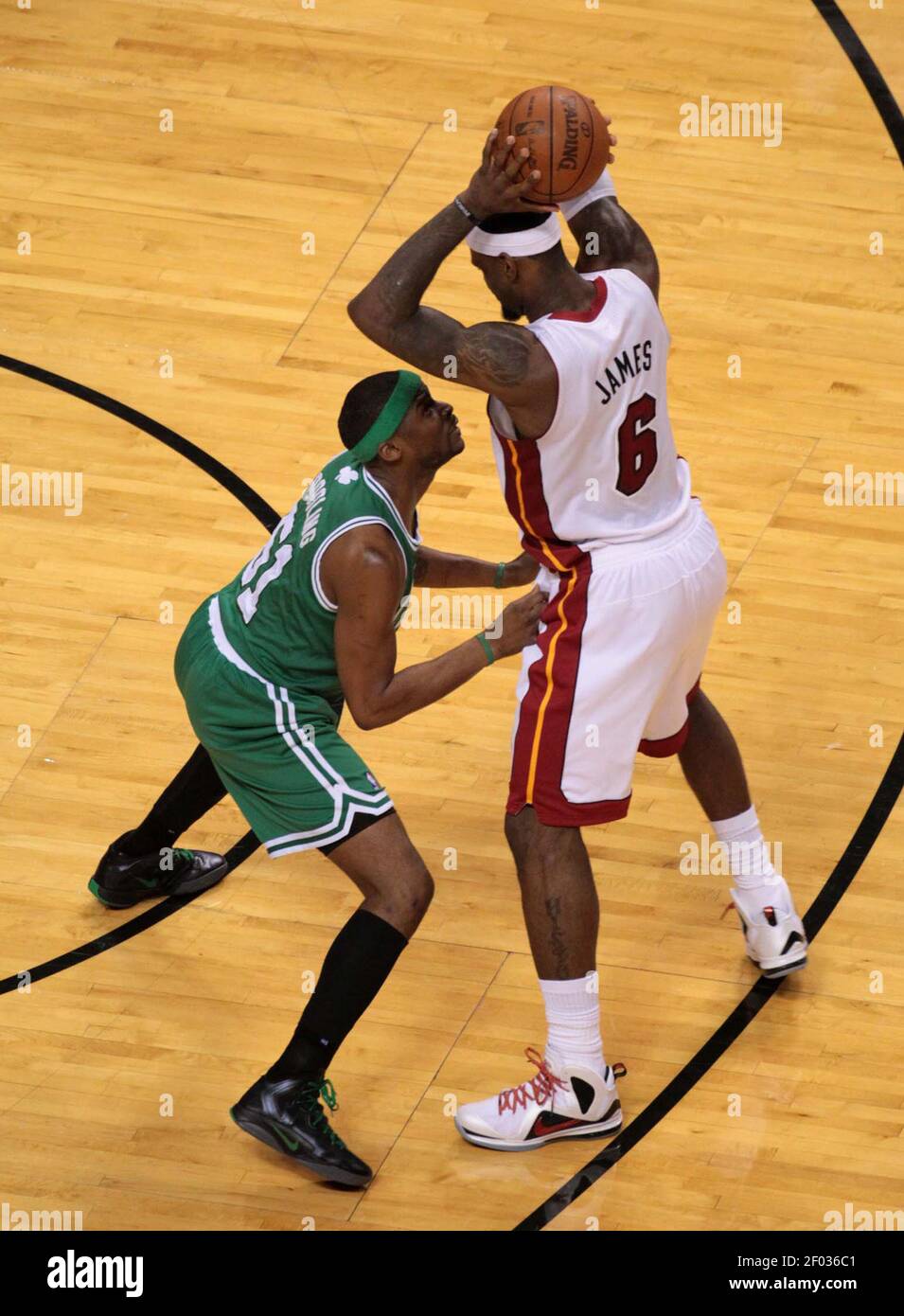 The Boston Celtics' Keyon Dooling, left, defends the Miami Heat's ...