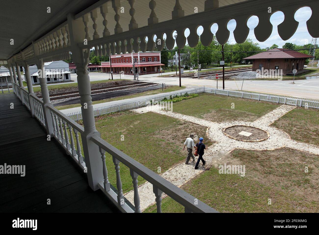Bill Lucado Jr. and Debbie Gadd walk away from the Willett Hotel in