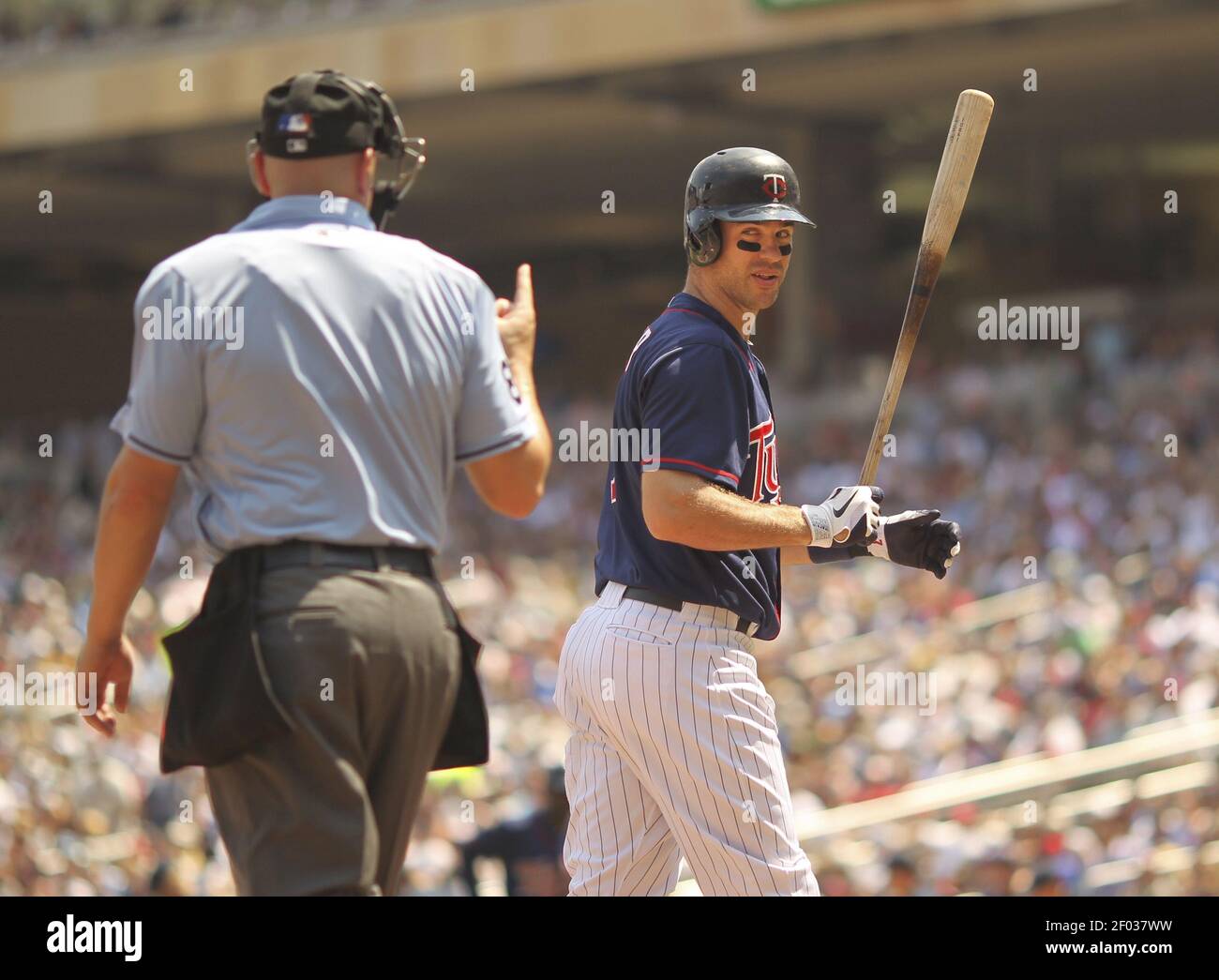 American League's Joe Mauer of the Minnesota Twins at bat during the MLB  baseball Home Run Derby in St. Louis, Monday, July 13, 2009. (AP Photo/Jeff  Roberson Stock Photo - Alamy