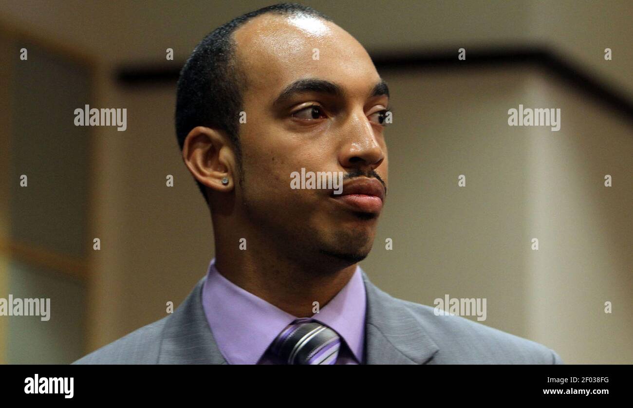 shawn-turner-florida-a-m-university-marching-band-drum-major-enters