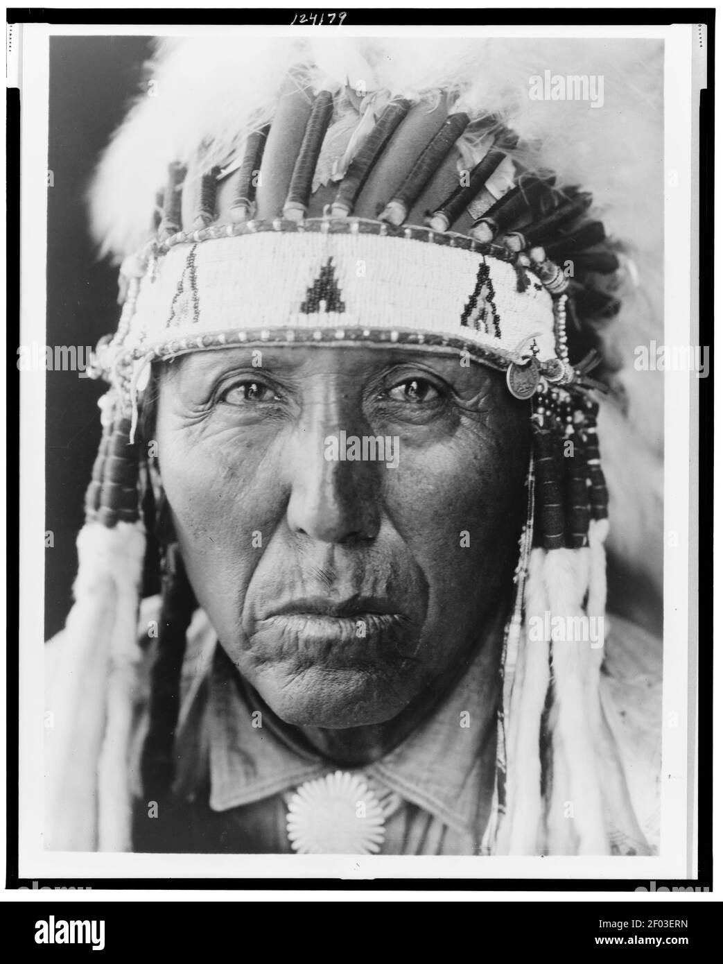 Red Bird, a Cheyenne man in full headdress Stock Photo