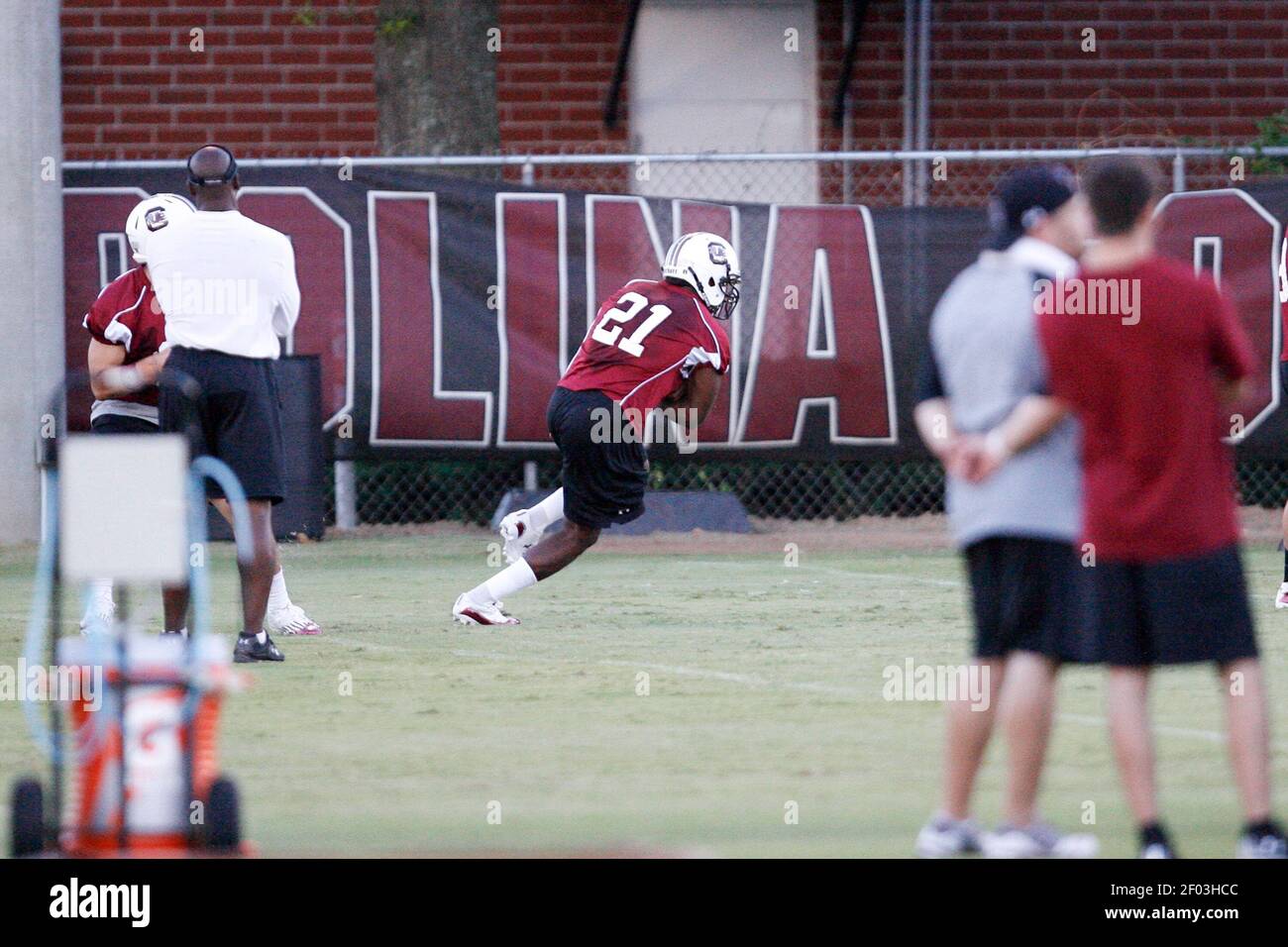 South Carolina running back Marcus Lattimore (21) drills with his