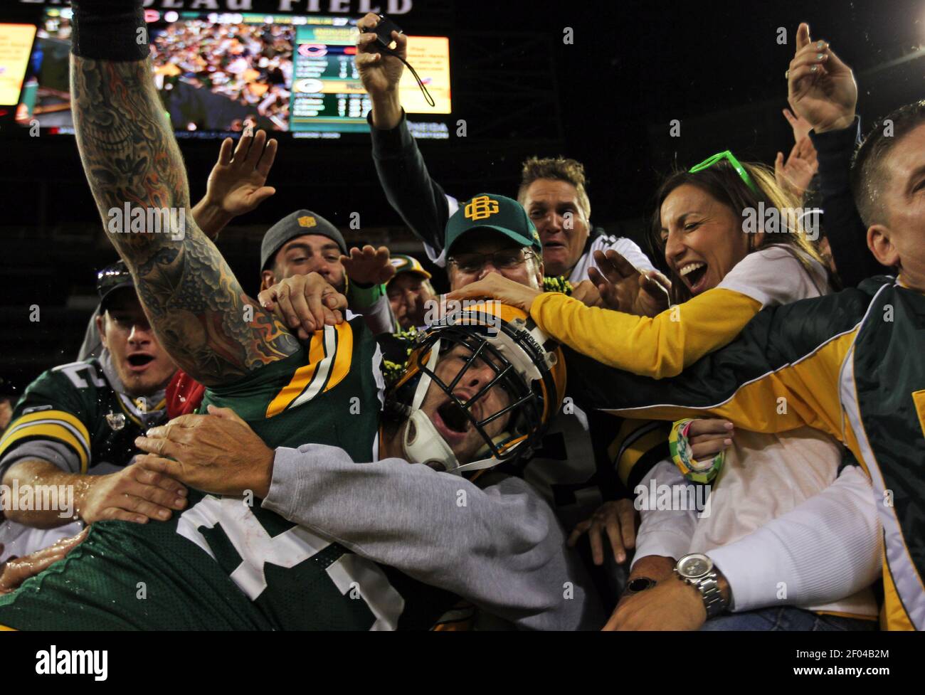 Green Bay Packers' Tom Crabtree scores on fake field goal against the