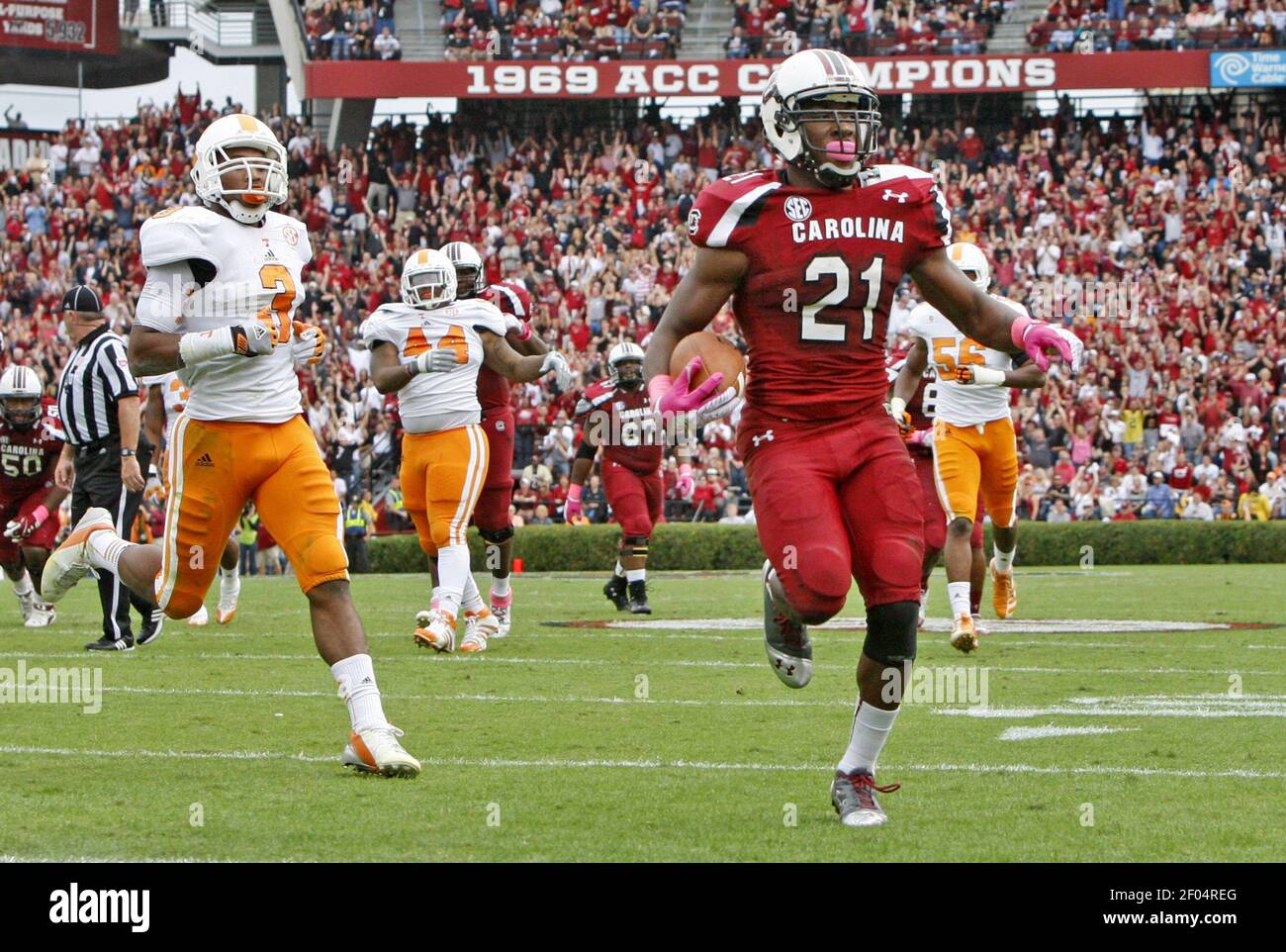 South Carolina running back Marcus Lattimore (21) runs in a 28yard