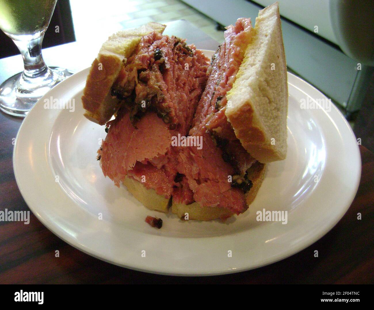 https://c8.alamy.com/comp/2F04TNC/tender-beef-brisket-and-a-fresh-rye-bread-make-up-the-meat-sandwich-at-the-main-in-montrea-canada-photo-by-monica-engchicago-tribunemctsipa-usa-2F04TNC.jpg