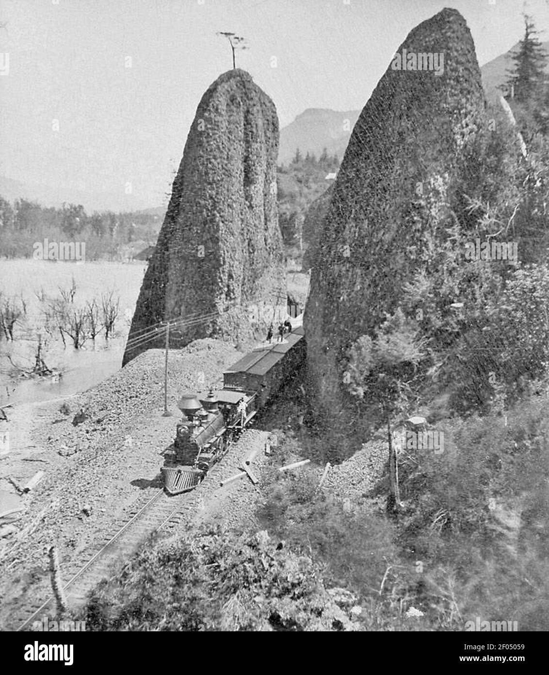 Pillars of Hercules in the Columbia River Stock Photo Alamy