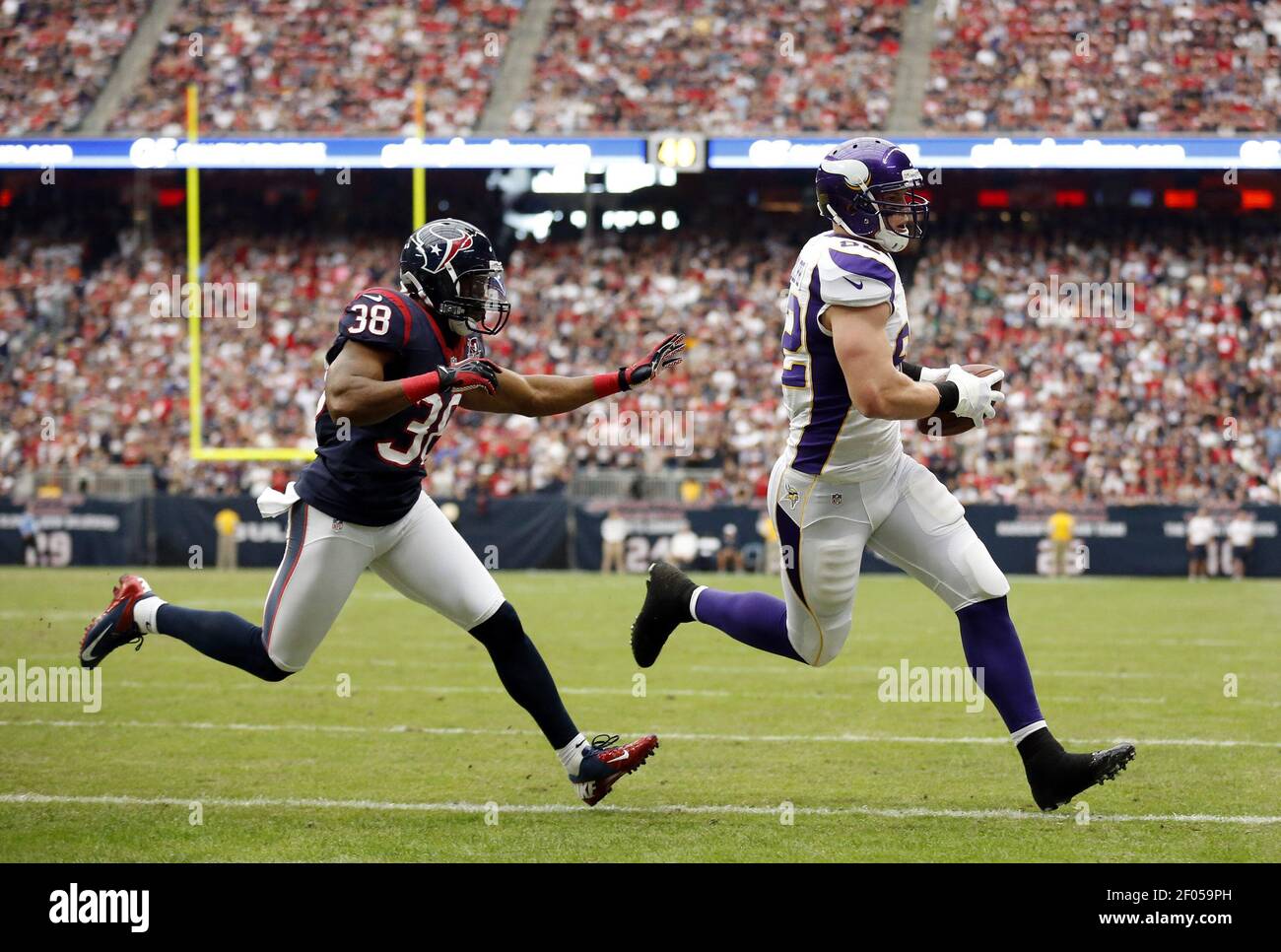 Tight end Kyle Rudolph of the Minnesota Vikings scores on a 3yard