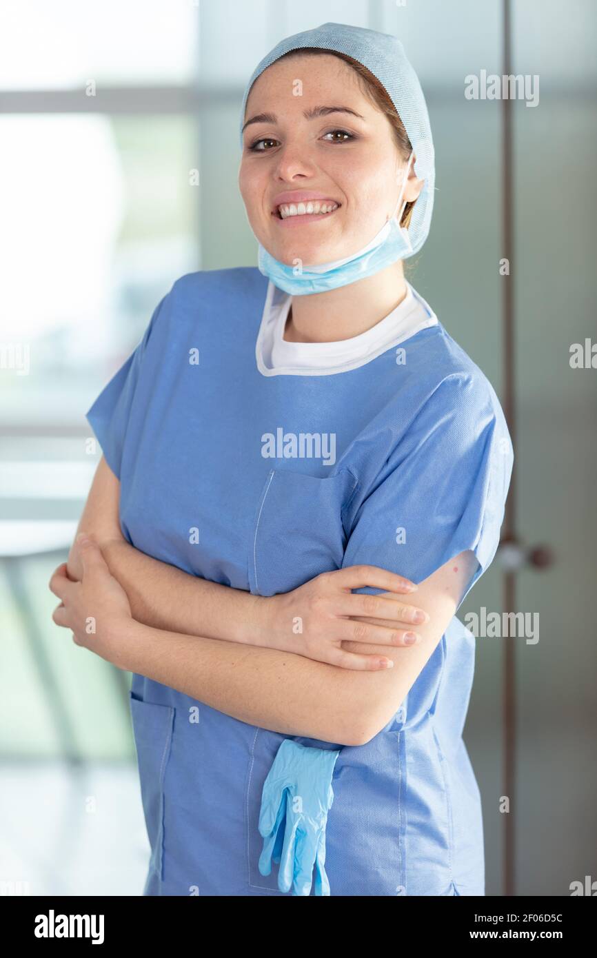 Woman wearing hair net hi-res stock photography and images - Alamy