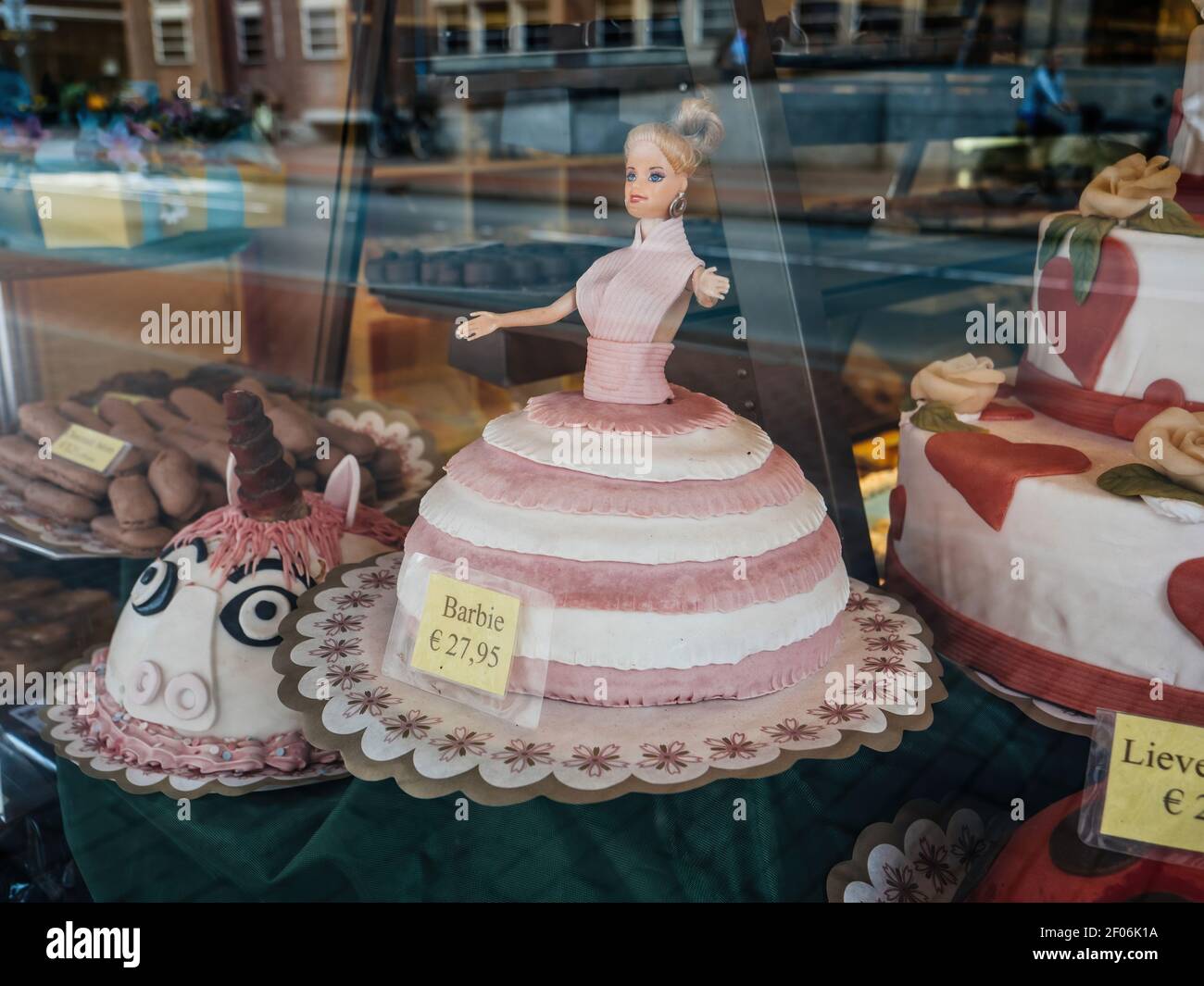 The Hague, Netherlands - Aug 21, 2018: Beautiful Barbie cake with the price  of 27 95 euros price in the showcase of a Dutch bakery sweet patisserie  store Stock Photo - Alamy