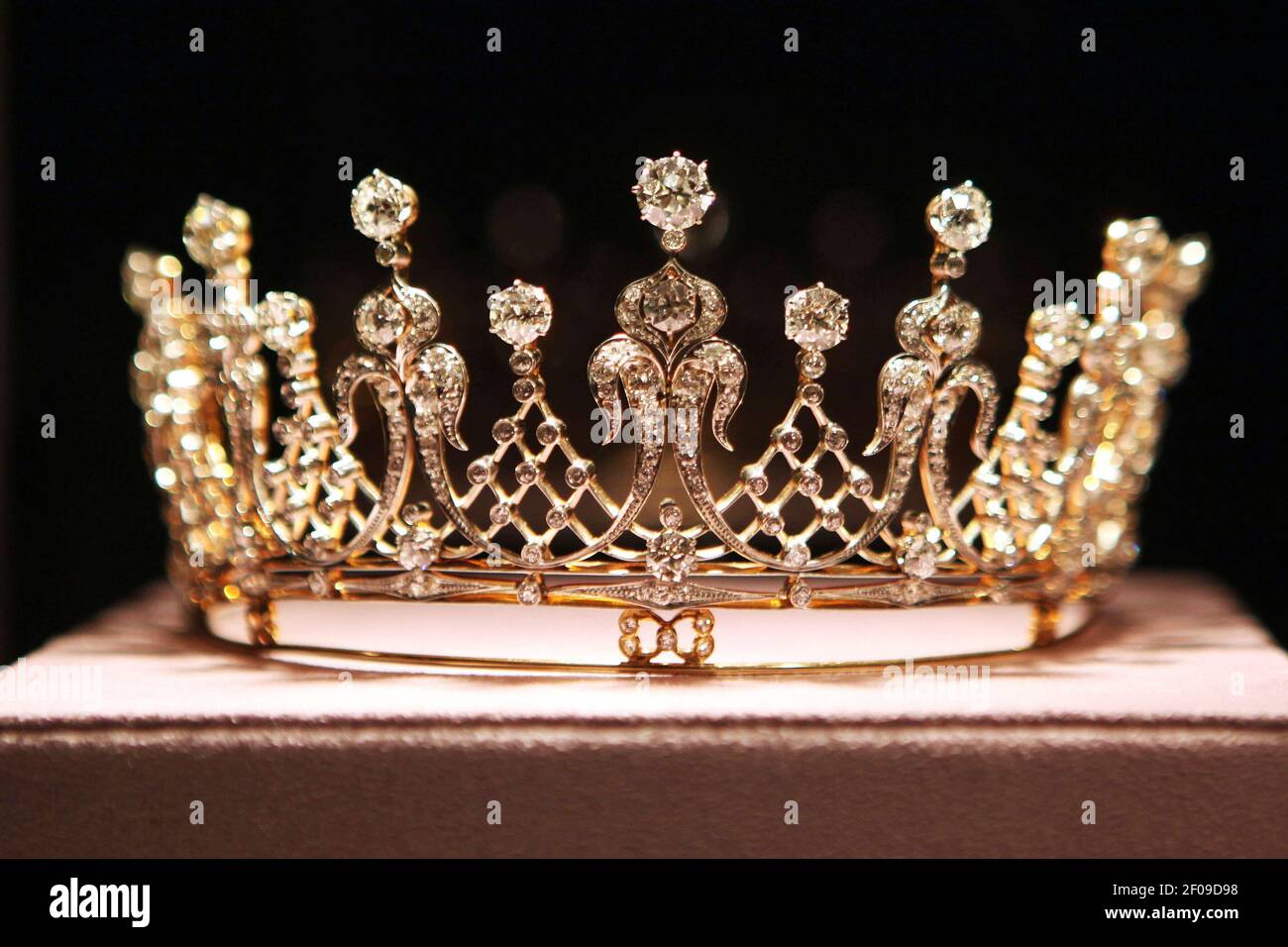 10 October 2011 Los Angeles, CA The Mike Todd Antique Diamon Tiara