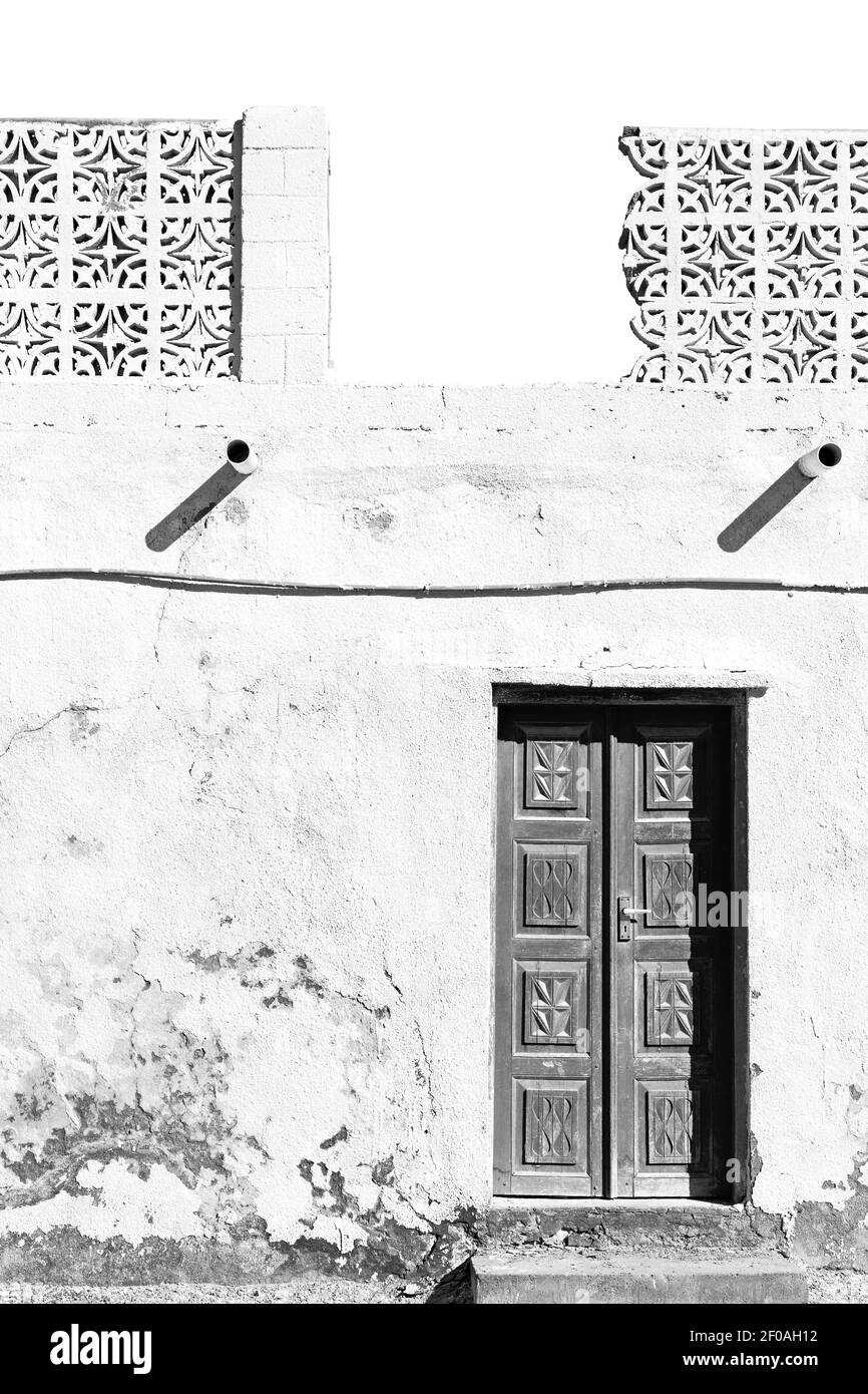 Oman old wooden door Black and White Stock Photos & Images - Alamy