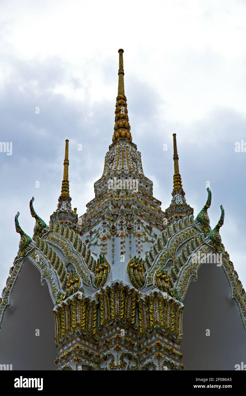 Thailand bangkok colors roof wat palaces asia mosaic Stock Photo - Alamy