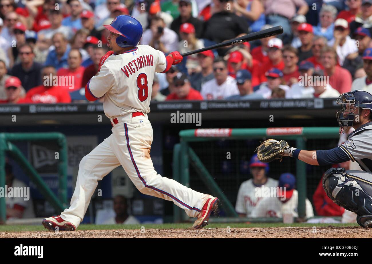 Victorino homers, drives in 4 as Phils top Brewers