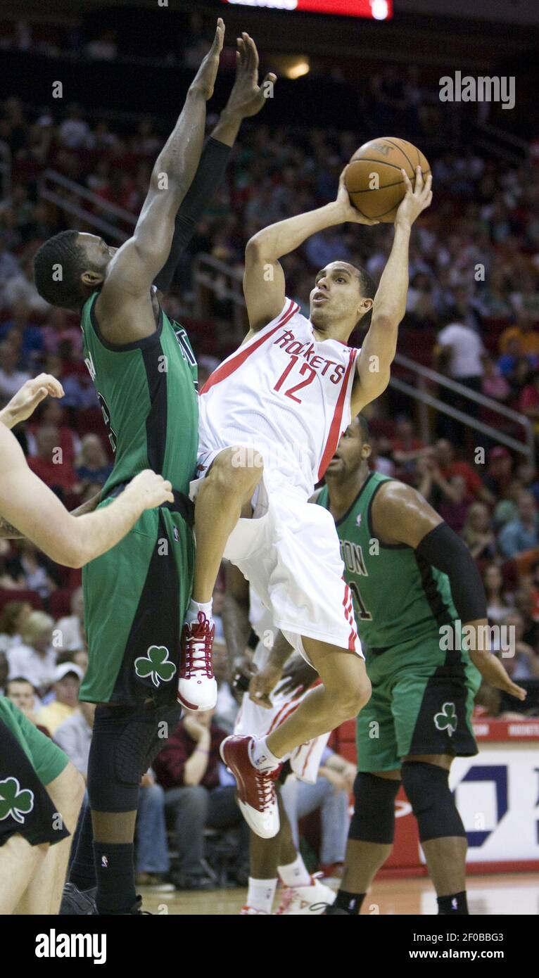 Kevin Martin Rockets Kevin Martin (12) of the Houston Rockets takes a shot over the defense ...
