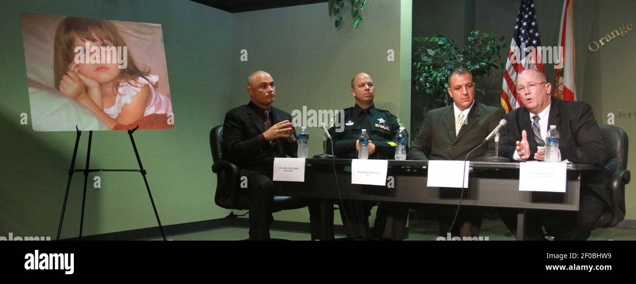 Orange County Sheriff's homicide detective Sgt. John Allen, right, answers a question during a