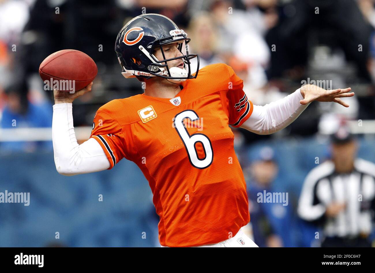 Chicago Bears quarterback Jay Cutler throws an pass againts