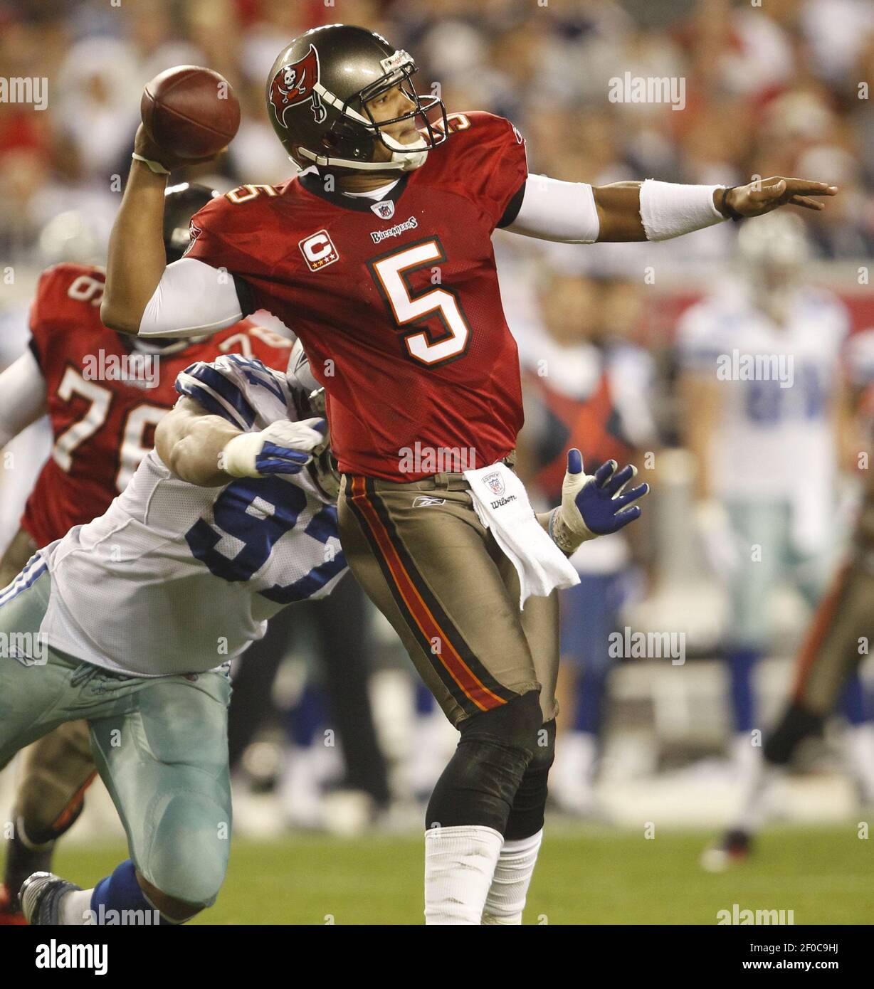 Dallas Cowboys defensive end Jason Hatcher (97) hits Tampa Bay ...