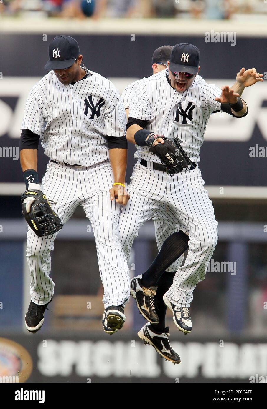 New York Yankees celebrate winning the 2009 World Series at Yankee Stadium  in New York, Wednesday, November 4, 2009. The Yankees defeated the Phillies  7-3 in Game 6. (Photo by Yong Kim/Philadelphia Daily News/MCT/Sipa USA  Stock Photo - Alamy