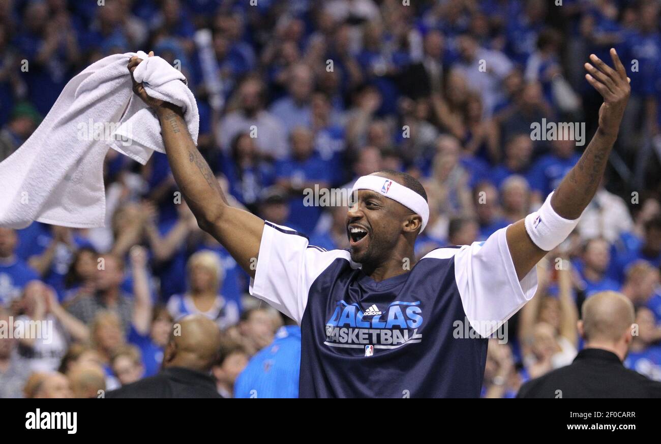 Dallas Mavericks' Jason Terry gets the fans fired up just before the start  of the game against the Oklahoma City Thunder at American Airlines Center  in Dallas, Texas, on Wednesday May 25,, image size:1300x874