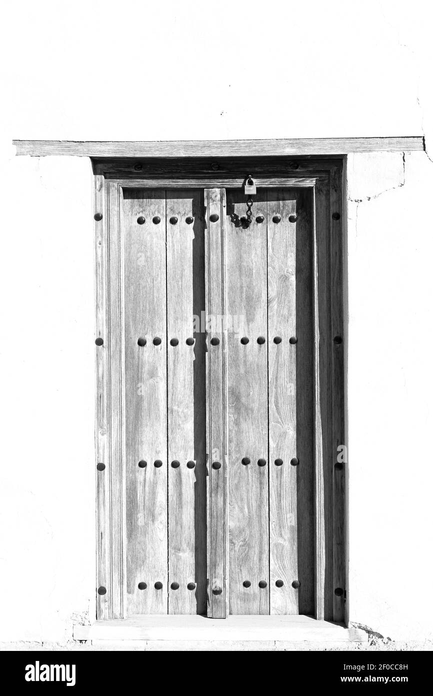 Oman old wooden door wall Black and White Stock Photos & Images - Alamy