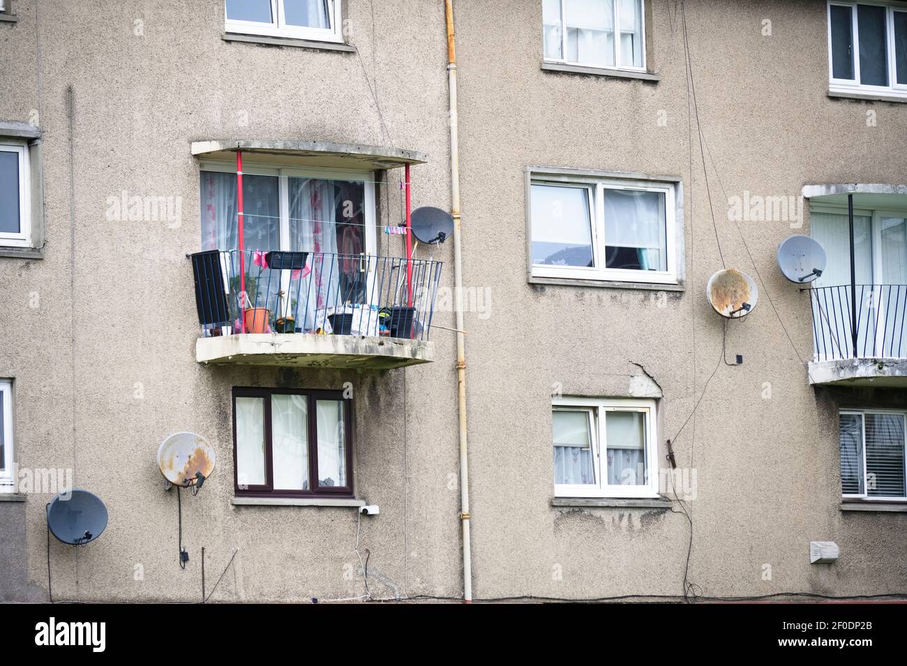 High rise council flat in deprived poor housing estate in Cardonald, Glasgow Stock Photo Alamy