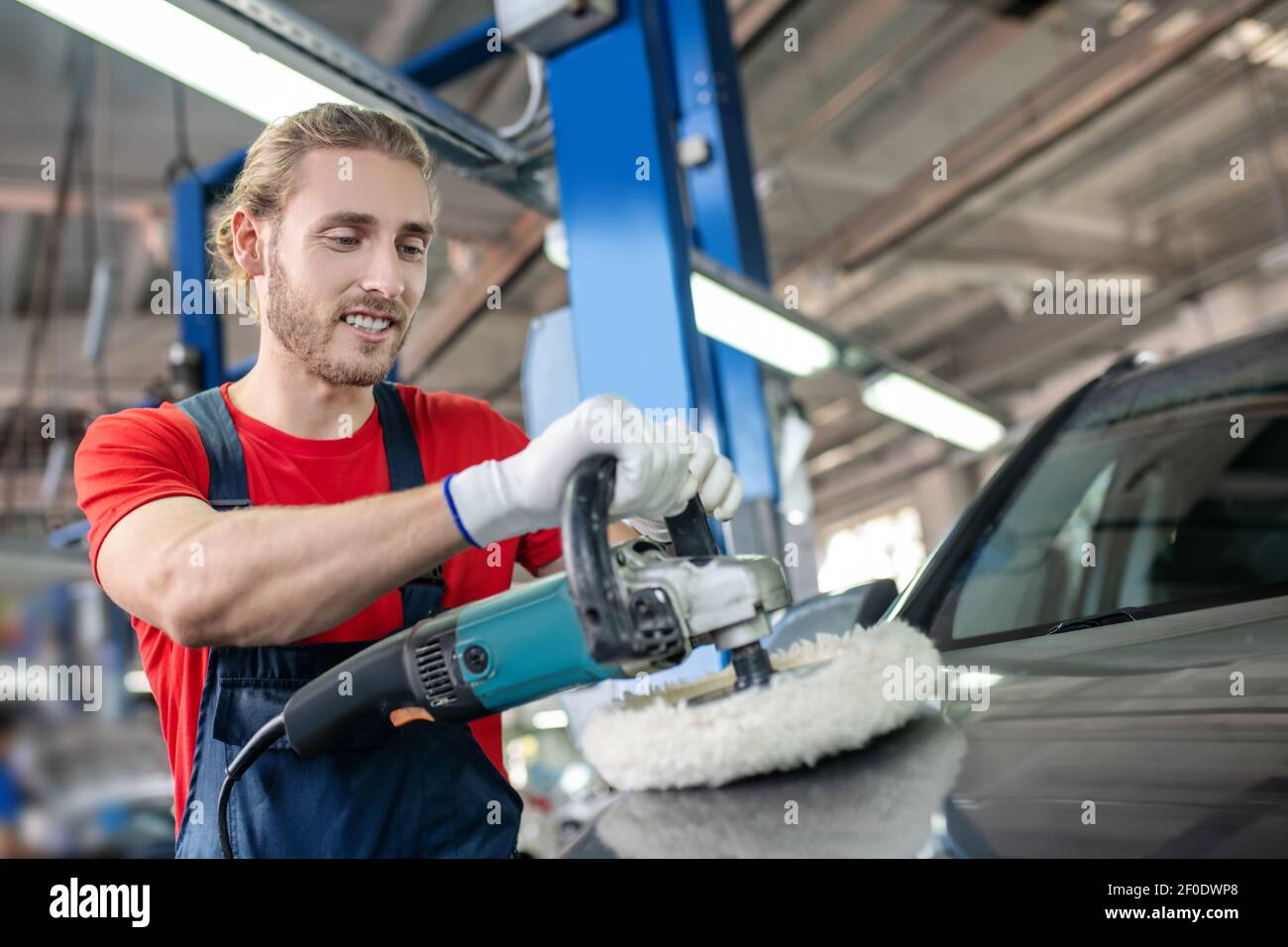 Man polishing car using polishing machine Stock Photo