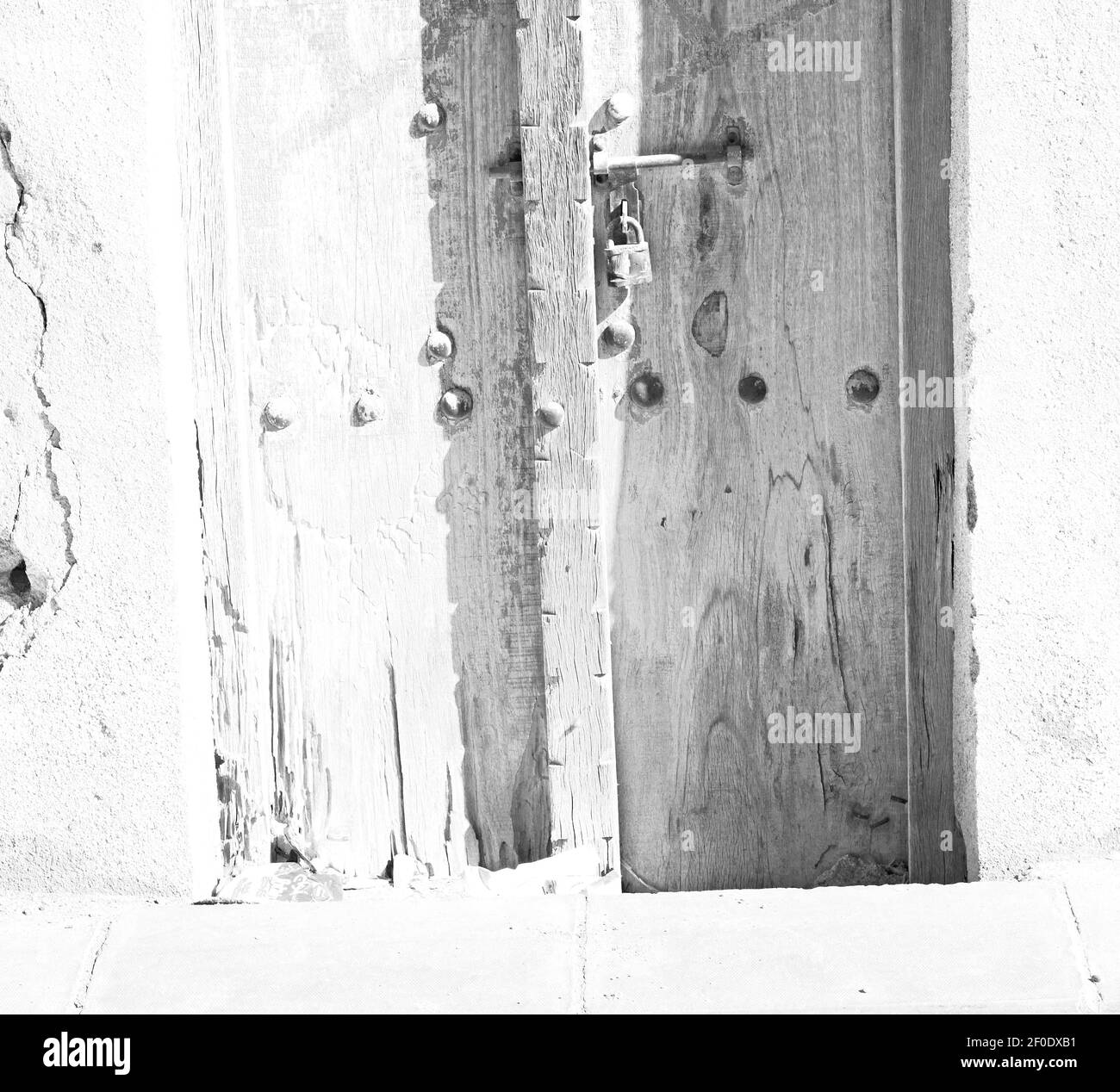Wooden medieval style front door Black and White Stock Photos & Images ...