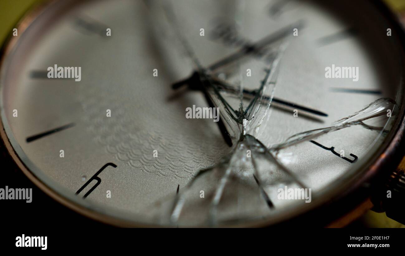 Broken watch hires stock photography and images Alamy