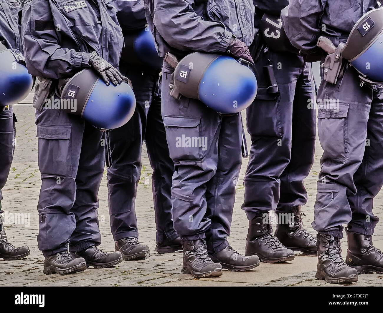 Police boots fotografías e imágenes de alta resolución - Alamy