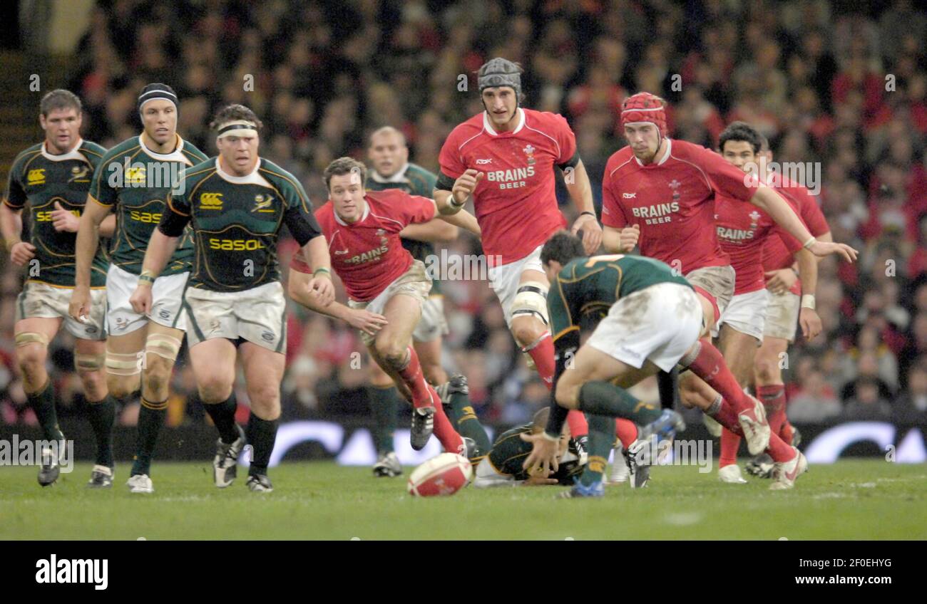 THE PRINCE WILLIAM CUP WALES V SOUTH AFRICA  AT THE MILLENNIUM STADIUM CARDIFF. 24/11/2007. RUAN PIENAAR ABOUT TO PICK UP THE BALL. PICTURE DAVID ASHDOWN Stock Photo