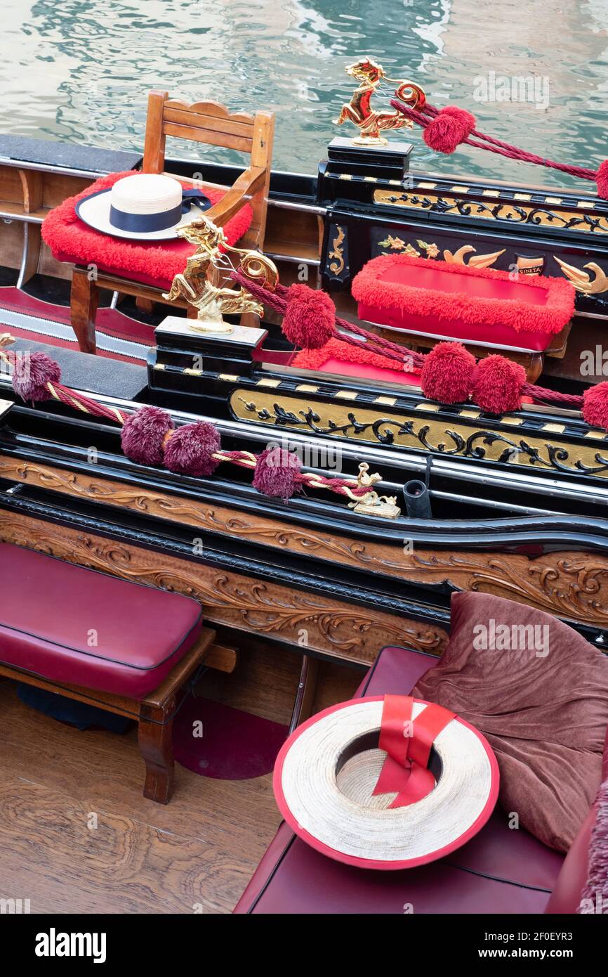 Venice gondola interior hi-res stock photography and images - Alamy
