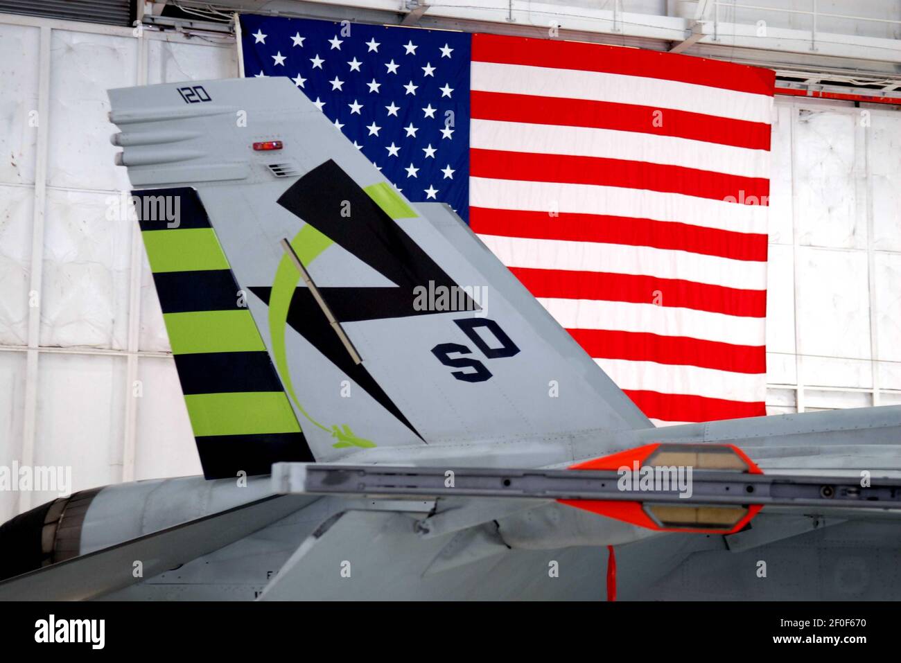 29 March 10 Patuxent River Maryland An F A 18 Super Hornet From Air Test And Evaluation Squadron Vx 23 With Green Markings And The U S Department Of The Navy Energy Security Logo 29 March 10 Patuxent River Maryland An F A 18 Super Hornet From Air Test And Evaluation Squadron Vx 23 With Green Markings And The U S Department Of The Navy Energy Security Logo