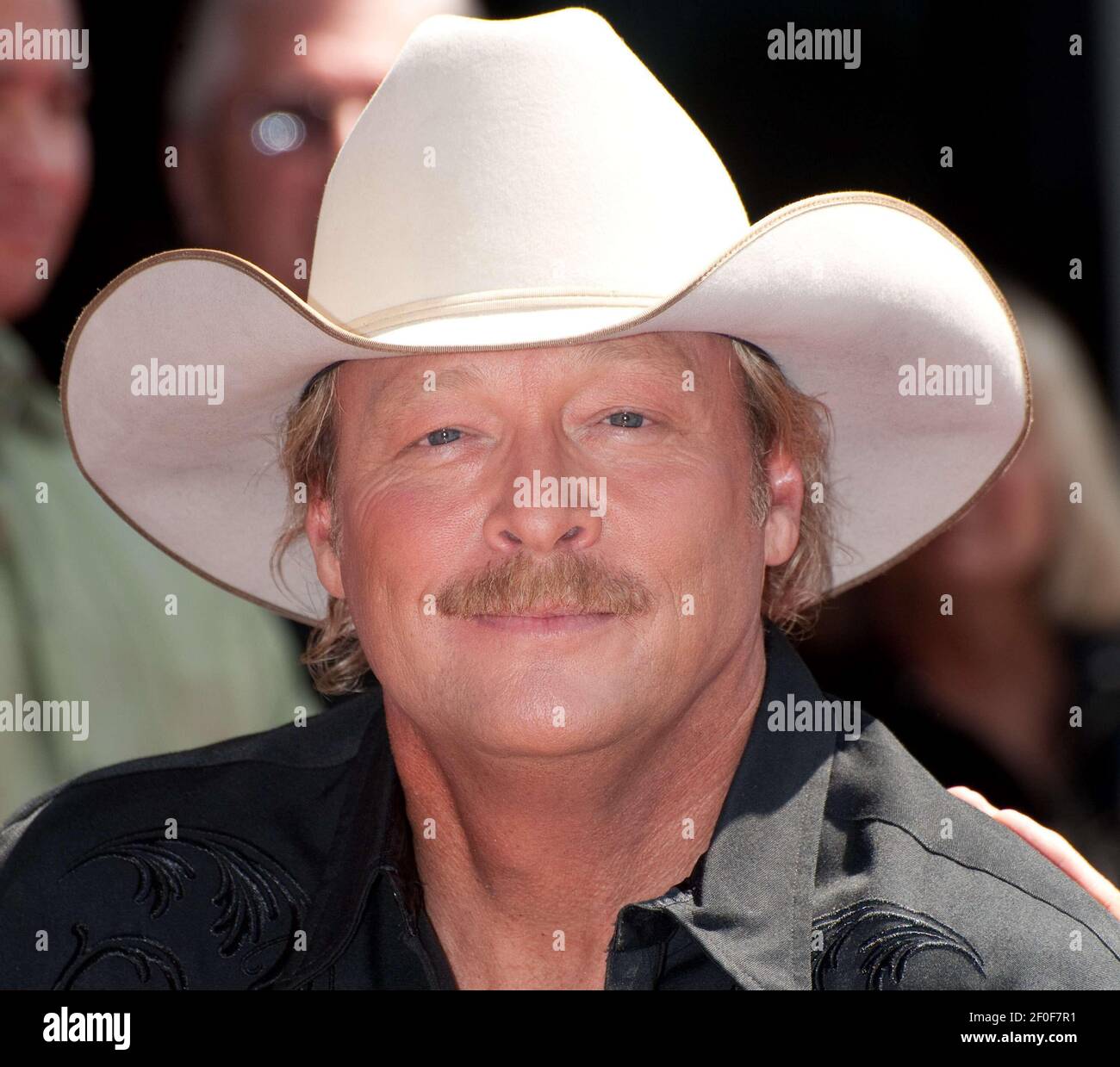 ALAN JACKSON WIFE DAUGHTERS ALAN JACKSON STAR ON THE HOLLYWOOD WALK OF FAME  HOLLYWOOD LOS ANGELES CA 16 April 2010 Stock Photo - Alamy