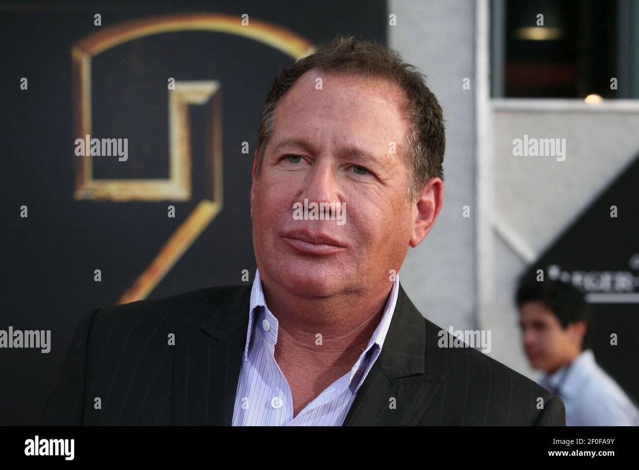 26 April 2010- Hollywood, California- Garry Shandling arrives at the  premiere for 'Iron Man 2' in Hollywood, California. Photo Credit: Krista  Kennell/Sipa Press. /ironmantwopremiere.76/1004270744 Stock Photo - Alamy