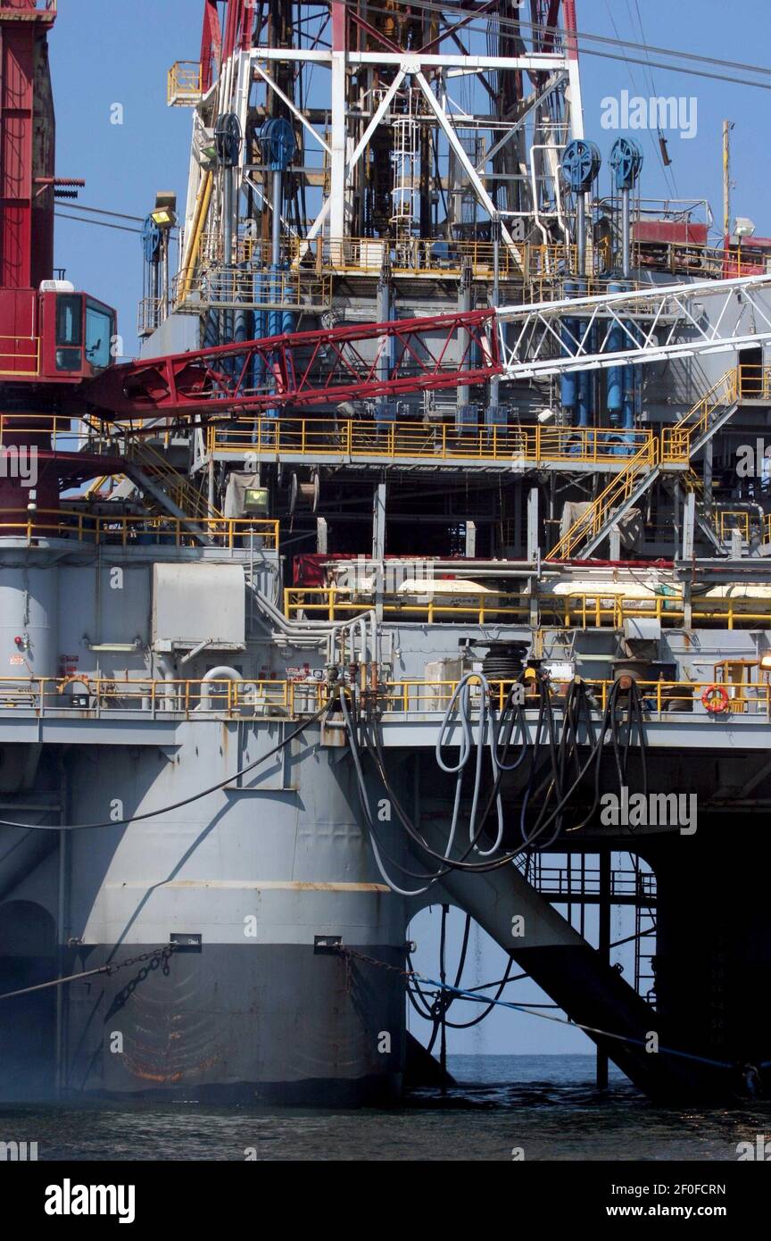 British petroleum oil rigs hi-res stock photography and images - Alamy