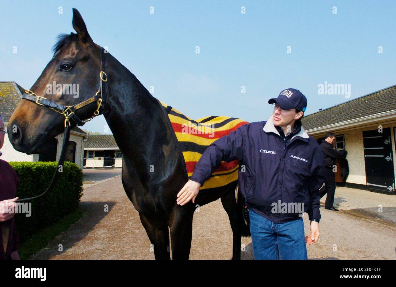 BALLYDOYLE STABLES IN IRELAND  AIDAN O'BRIEN  WITH FOOTSTEPSINTHESAND 25/4/2005 PICTURE DAVID ASHDOWNRACING Stock Photo