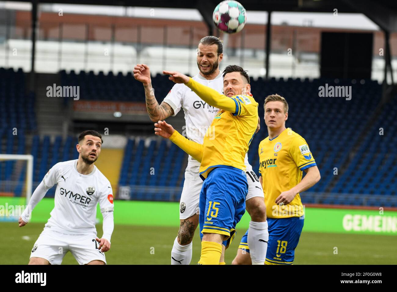 Brunswick, Germany. 07th Mar, 2021. Football: 2. Bundesliga, Eintracht Braunschweig - SV Sandhausen, Matchday 24 at Eintracht-Stadion. Braunschweig midfielder Marcel Bär (centre, r) plays against Sandhausen defender Dennis Diekmeier (centre, l). Credit: Swen Pförtner/dpa - IMPORTANT NOTE: In accordance with the regulations of the DFL Deutsche Fußball Liga and/or the DFB Deutscher Fußball-Bund, it is prohibited to use or have used photographs taken in the stadium and/or of the match in the form of sequence pictures and/or video-like photo series./dpa/Alamy Live News Stock Photo